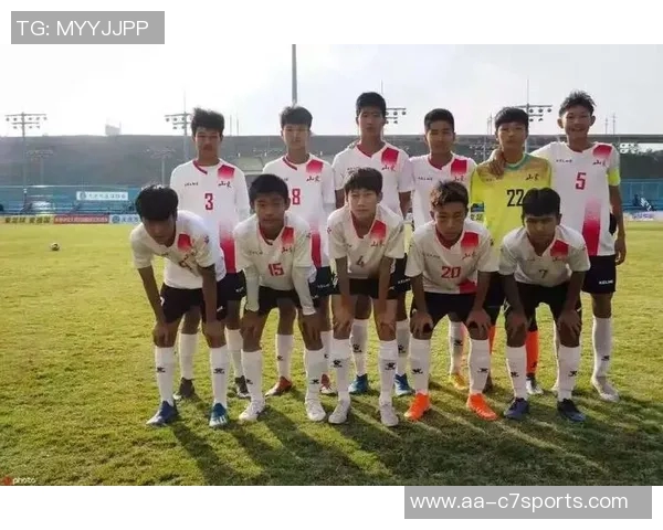 泰山队明星球员泽卡马德鲁加彭啸齐鲁超决赛现场与球迷亲密互动 泰山队明星球员泽卡马德鲁加彭啸齐鲁超决赛现场与球迷亲密互动