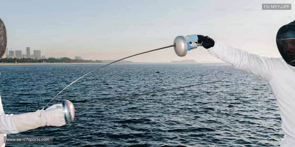 弹幕狂欢,边看边聊!💬 独家解说 + 实时数据,打造沉浸式观赛体验!